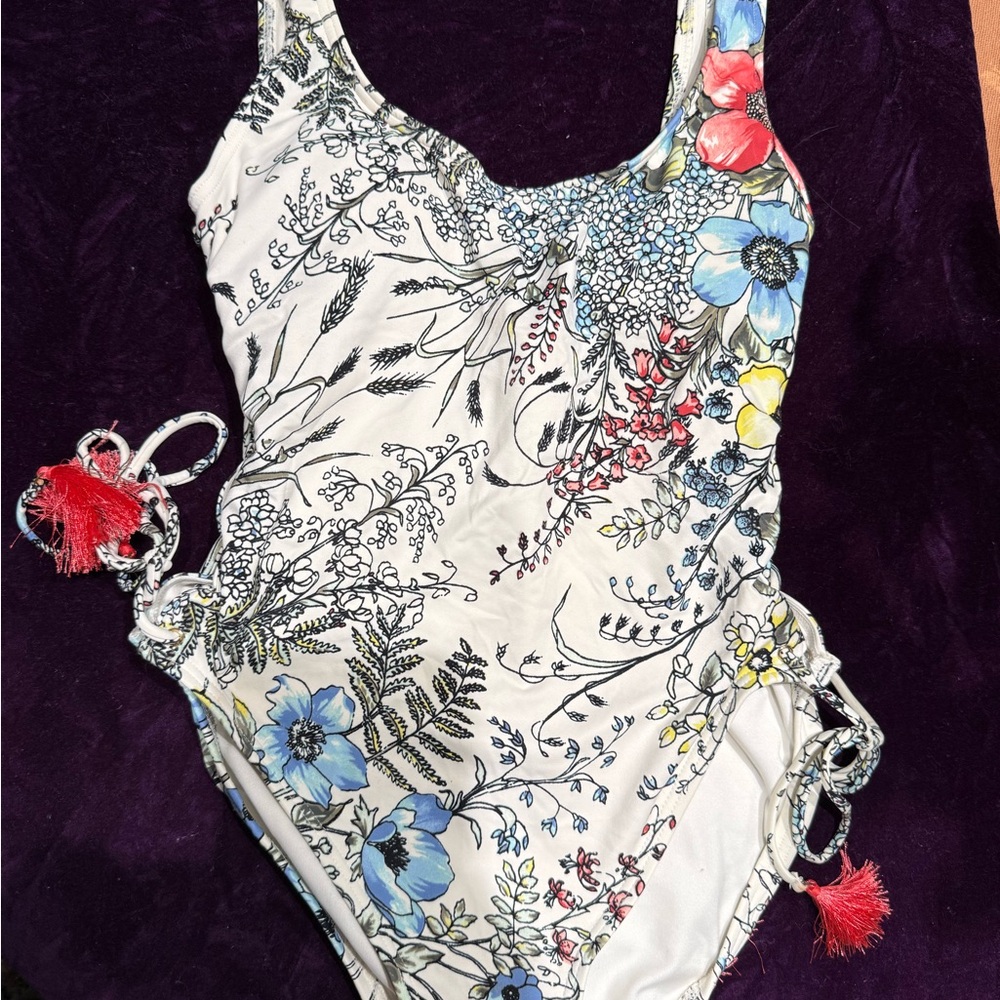 Vince Camuto Cream and Blue Floral Top